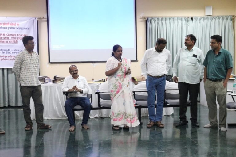 वातावरण बदलाला सामोरे जाण्यासाठी जळगावच्या आदिवासी गाव समूहांचा पर्यावरण, शेती व उपजीविका संवर्धन व संरक्षणाचा निर्धार,